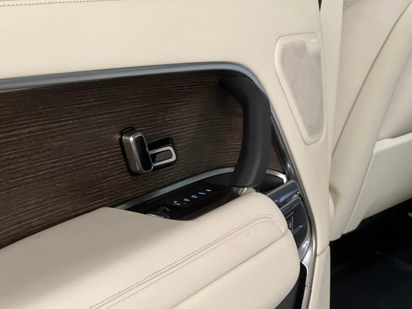 Range Rover LWB Autobiography